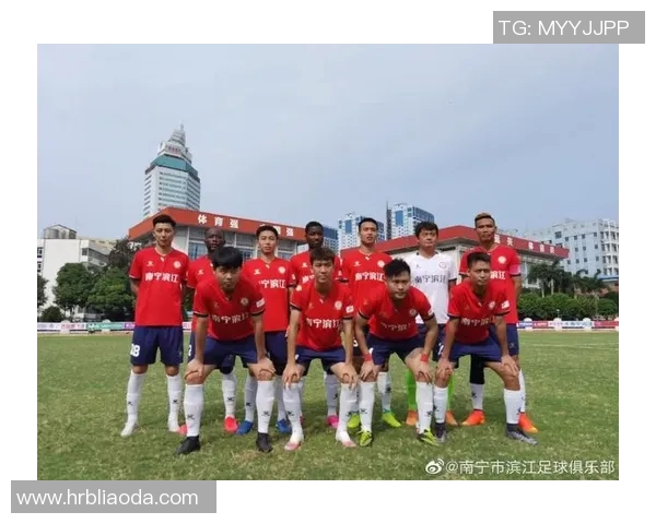 东兴足球明星队成员风采展示与精彩瞬间回顾